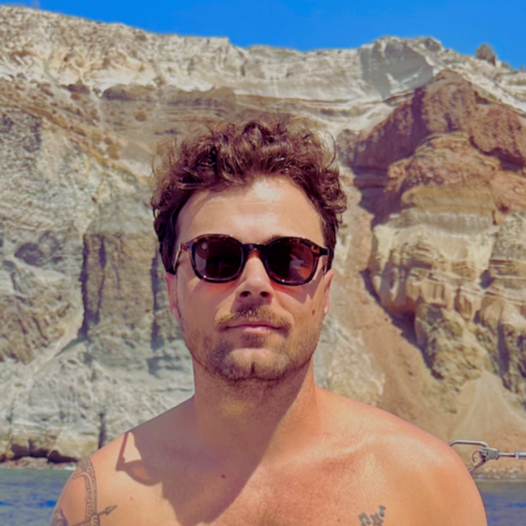 Tortoise Shell Sleek Voyager Sunglasses